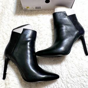 Nine West Black Size 9 Leather Snakeskin Ankle Bootie high heel & pointy toe.